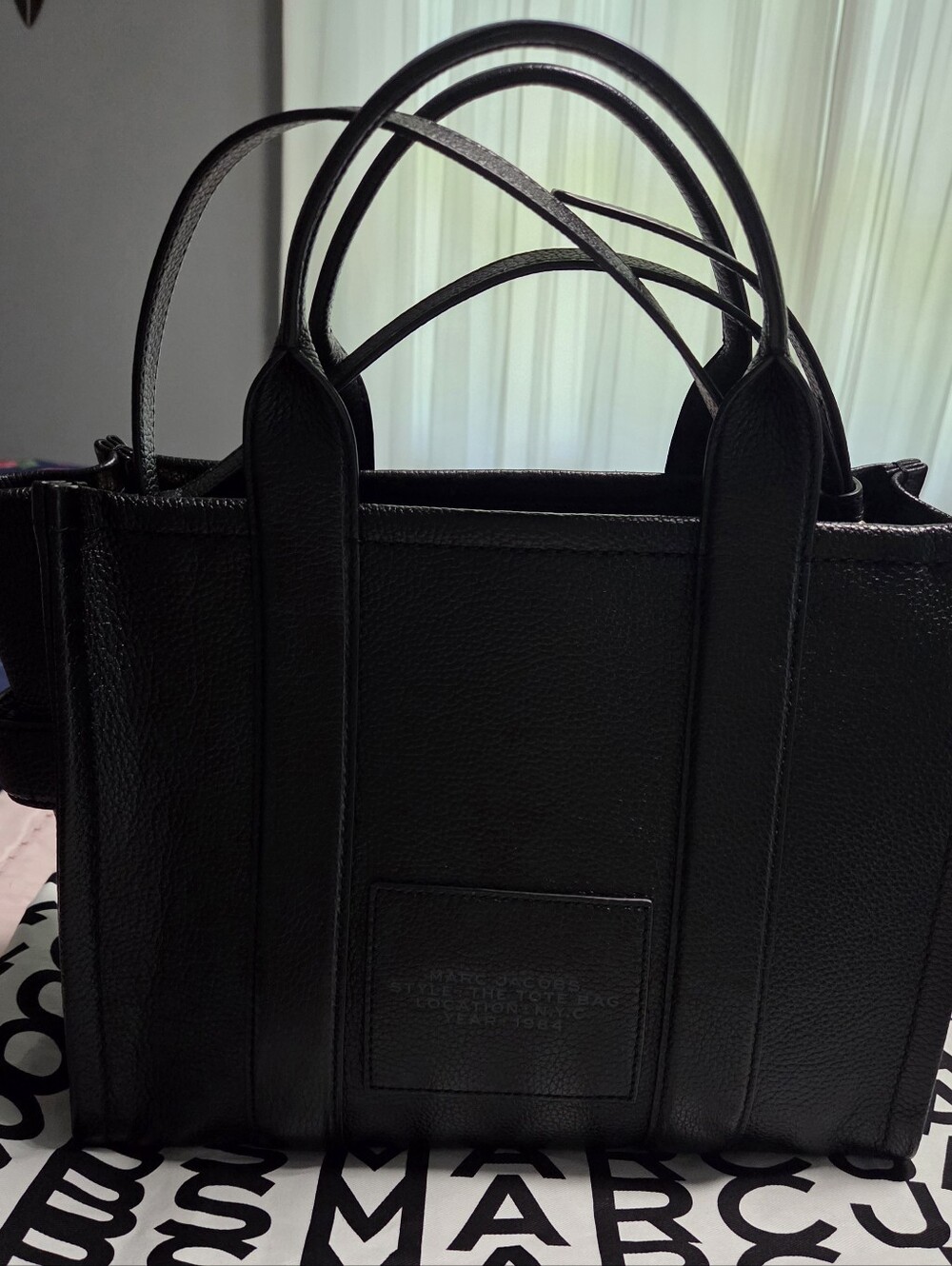 Marc Jacobs Medium Leather Tote Bag - Picture 4 of 14